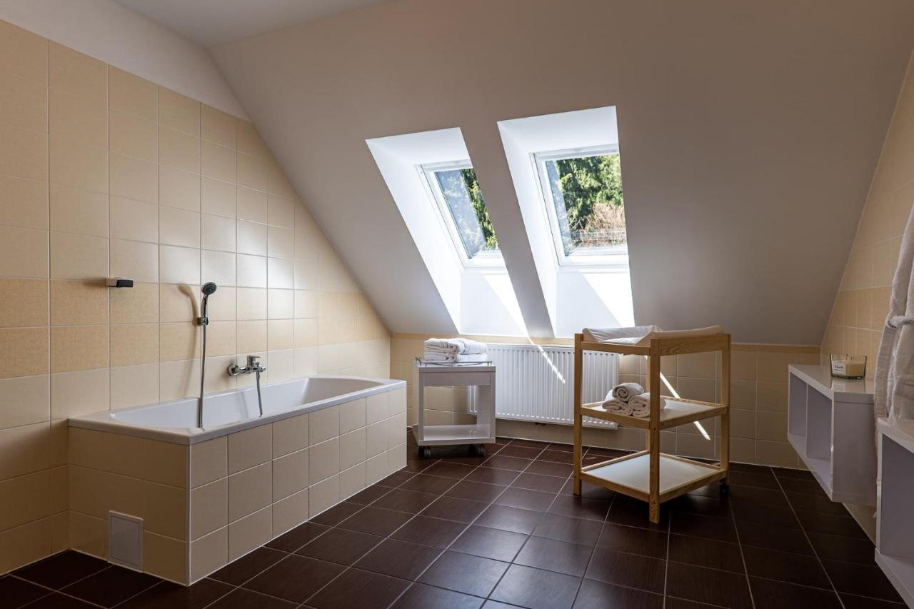 Wellness Hotel Pod Kycmolem Горни-Ломна Экстерьер фото