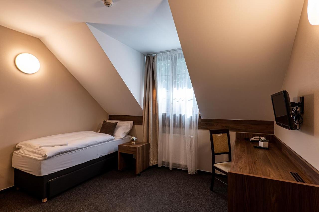 Wellness Hotel Pod Kycmolem Горни-Ломна Экстерьер фото